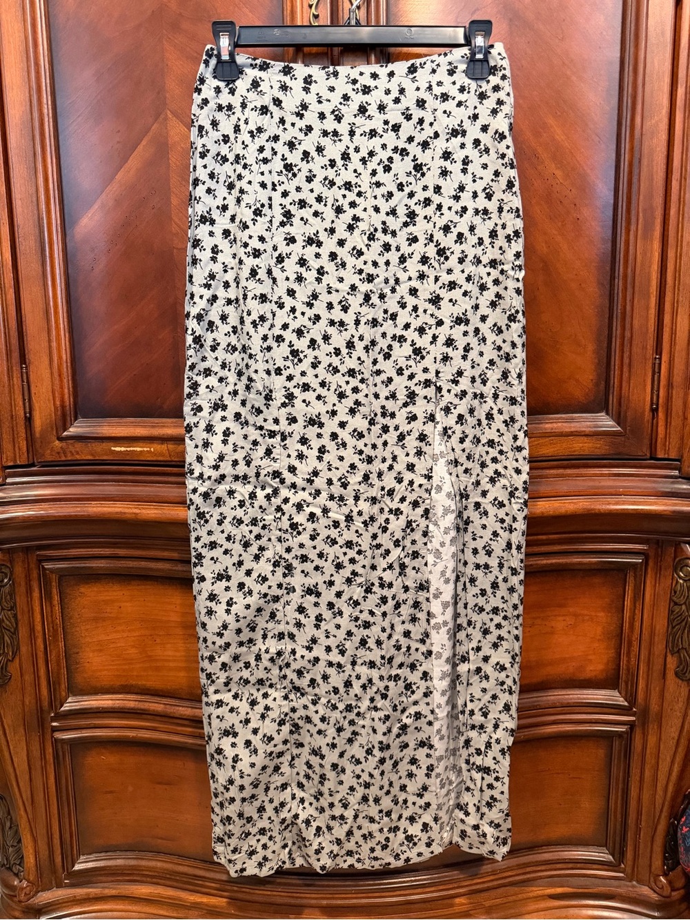 Forever 21 Cream Maxi Skirt with Black Floral Print and front slit size small
